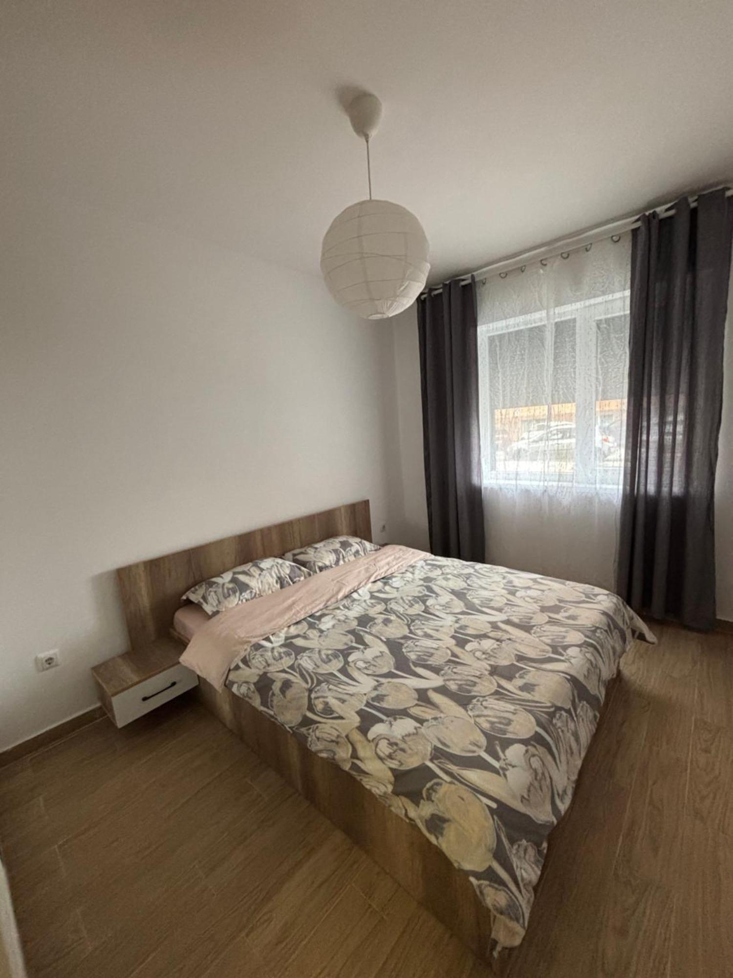 Militari Comfort Apartment Rosu ภายนอก รูปภาพ